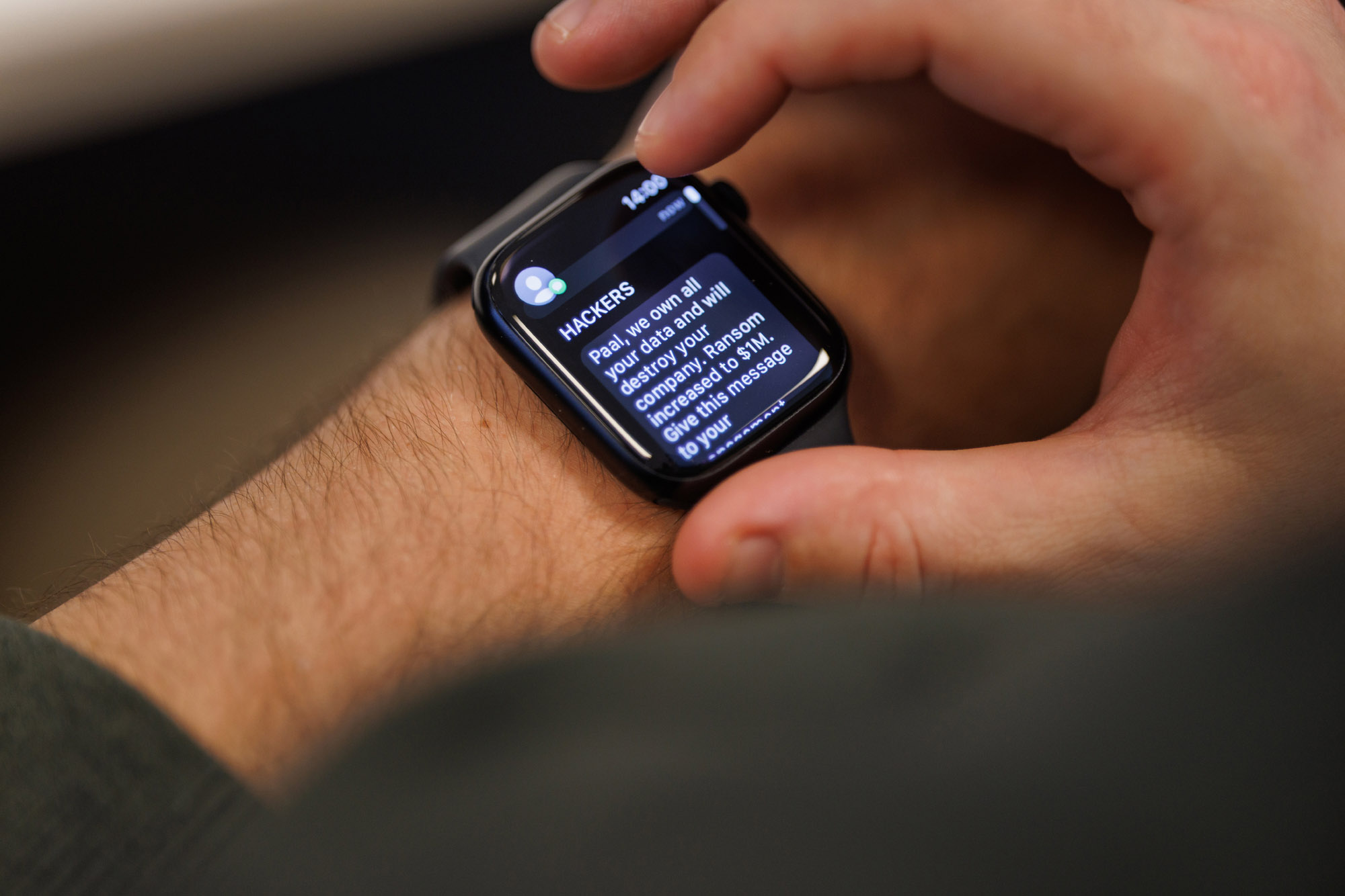 illustration photo showing a message from a hacker on a smartwatch